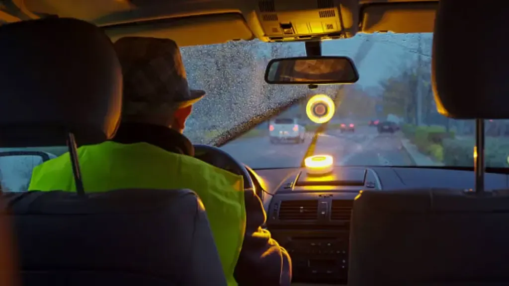 Liệu cần gạt nước có thể làm hỏng kính chắn gió nếu tôi trì hoãn việc thay thế chúng quá lâu?